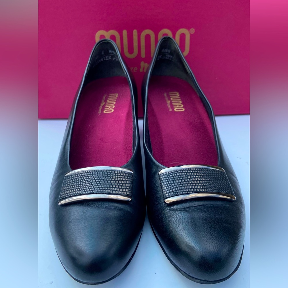 Munro black comfort pumps size 10 narrow